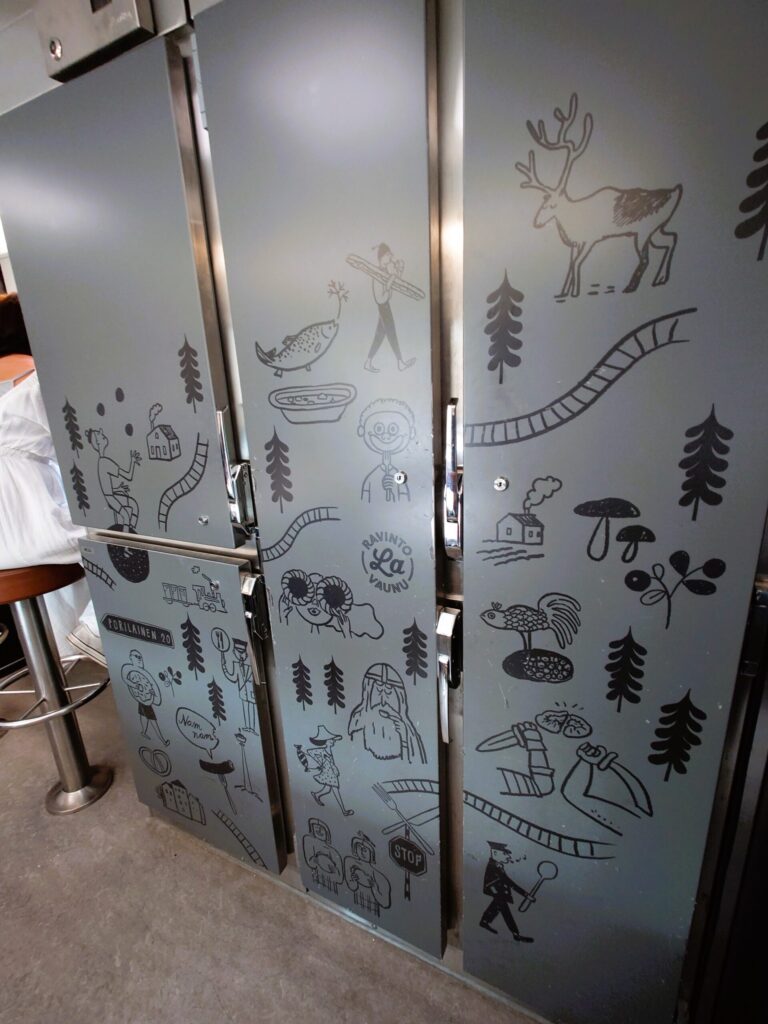 フィンランド国鉄の設備の車内デザイン