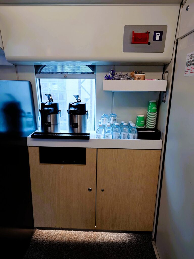 フィンランド鉄道 VR 1等車 ドリンクセルフサービス