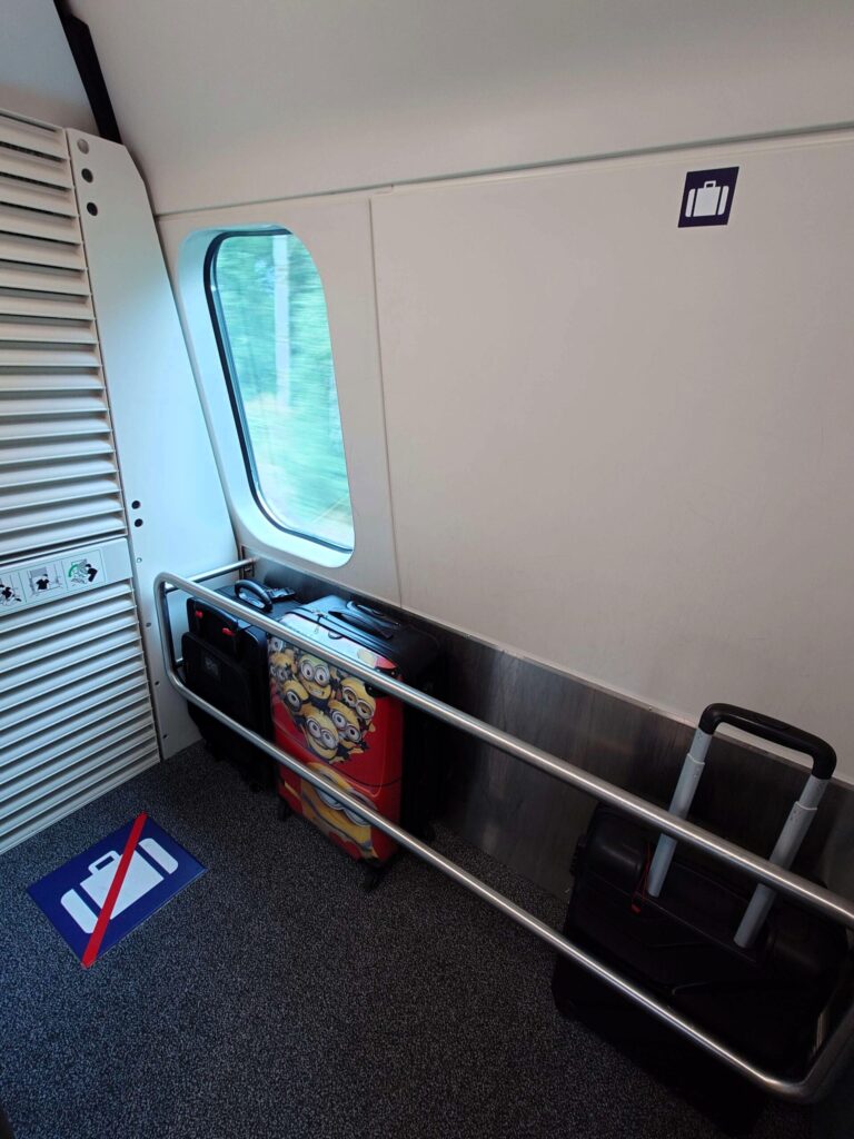 フィンランド鉄道 VR 荷物置き