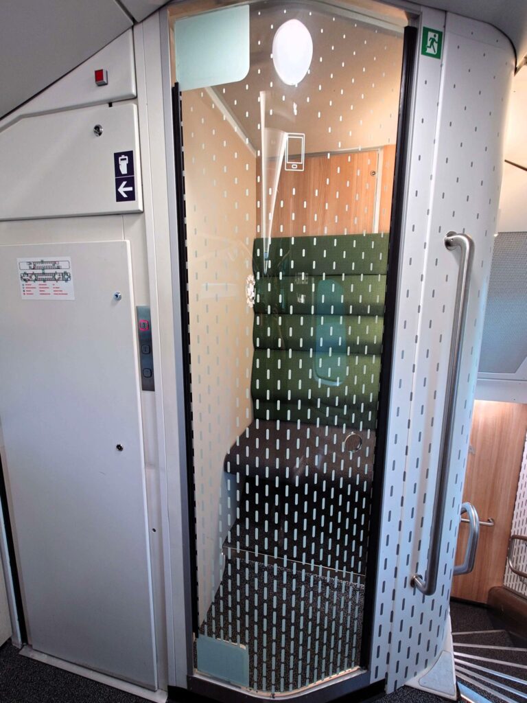 フィンランド鉄道 VR 1等車 通話スペース