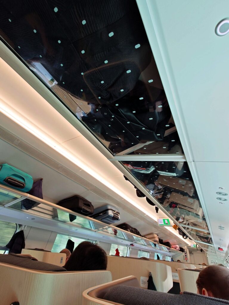 フィンランド鉄道 VR 1等車 荷物棚