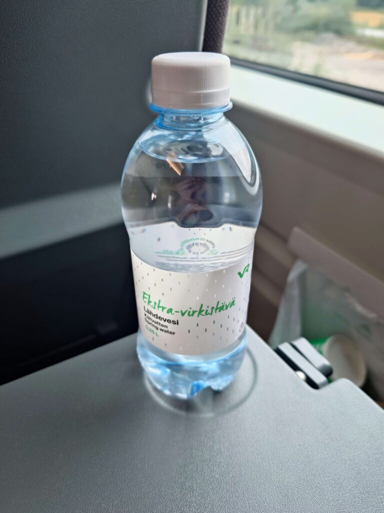 フィンランド鉄道 VR 1等車 サービス ボトル水
