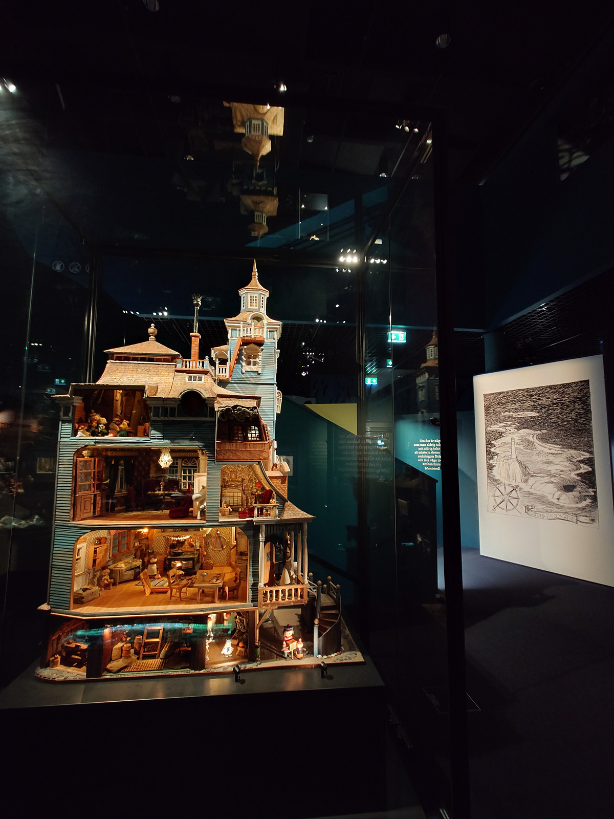多階建てのムーミンハウス・ドールハウス立体展示