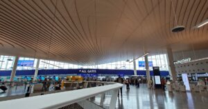 フィンランド・ヘルシンキ空港の出発エリア｜「ALL GATES」案内とフィンエアー