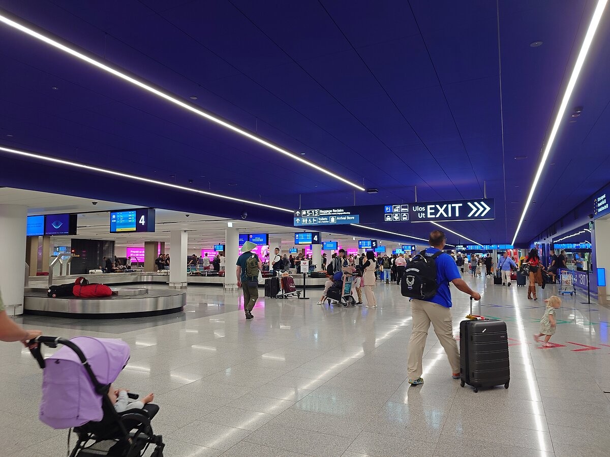 ヘルシンキ空港の手荷物受取エリアとEXIT案内