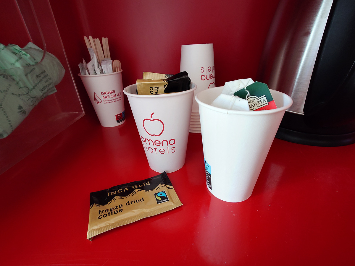 客室に用意された無料のコーヒー・紅茶アメニティ