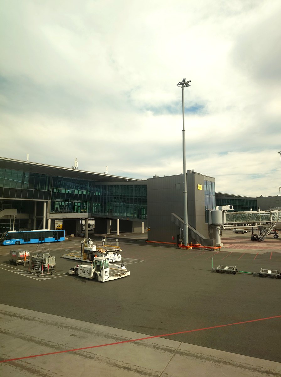 ヘルシンキ・ヴァンター国際空港に駐機するフィンエアーのマリメッコ水玉塗装機