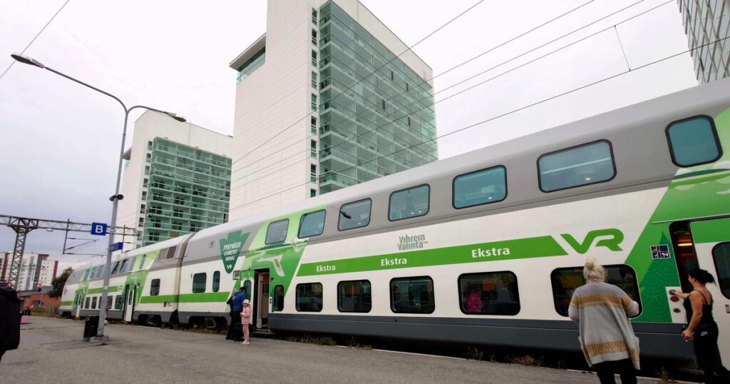 オウル駅に停車するフィンランド国鉄VRの1等車両
