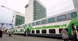 オウル駅に停車するフィンランド国鉄VRの1等車両