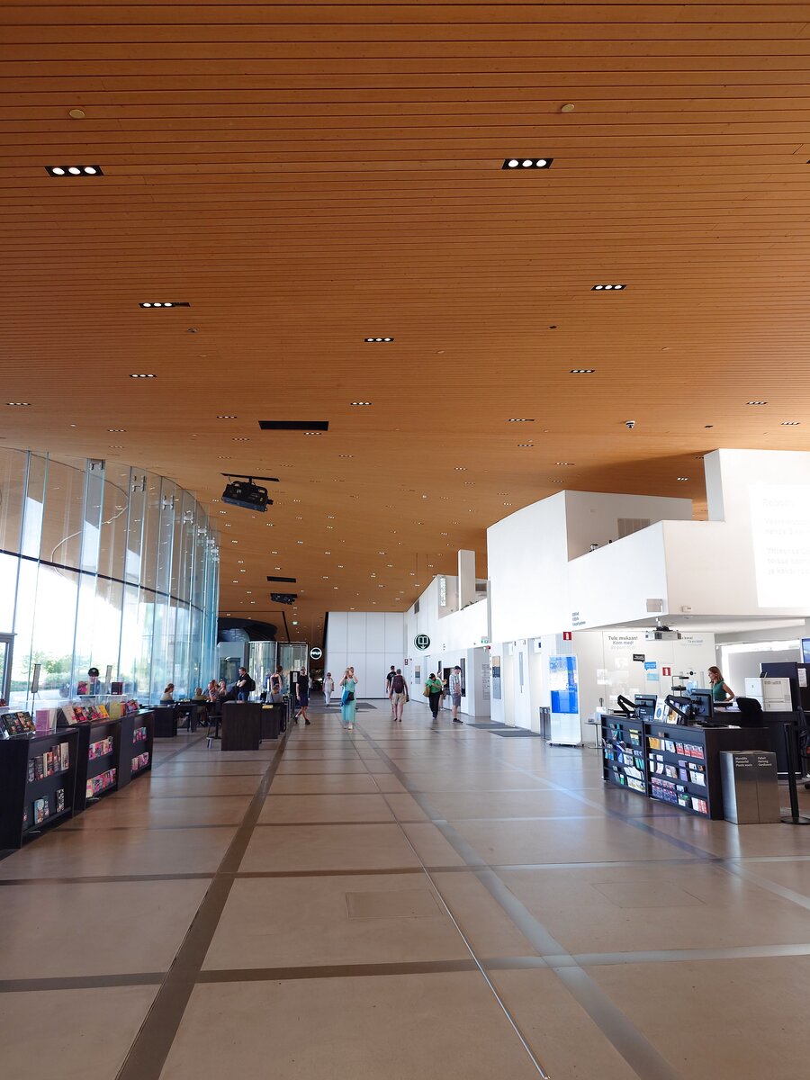Oodi図書館のエントランスロビー通路