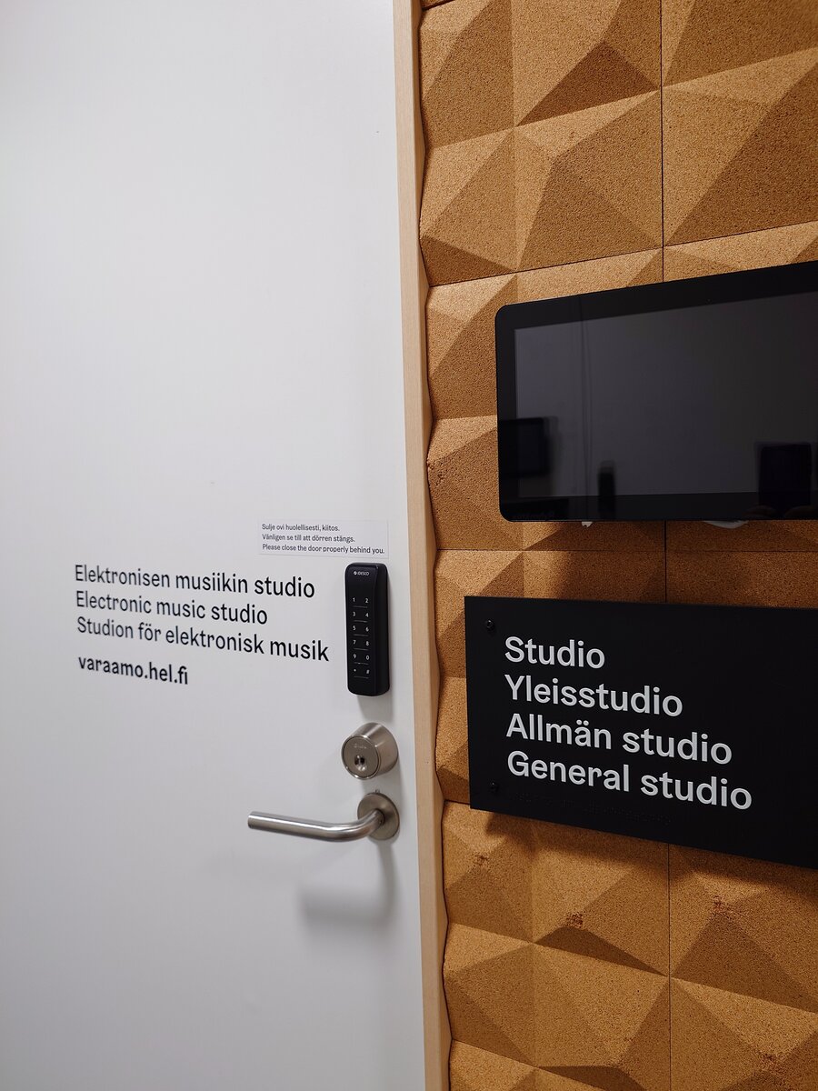 Oodi図書館内の音楽スタジオの入口