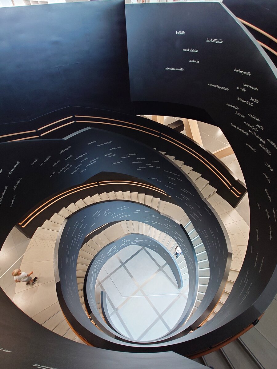 Oodi図書館内の螺旋階段