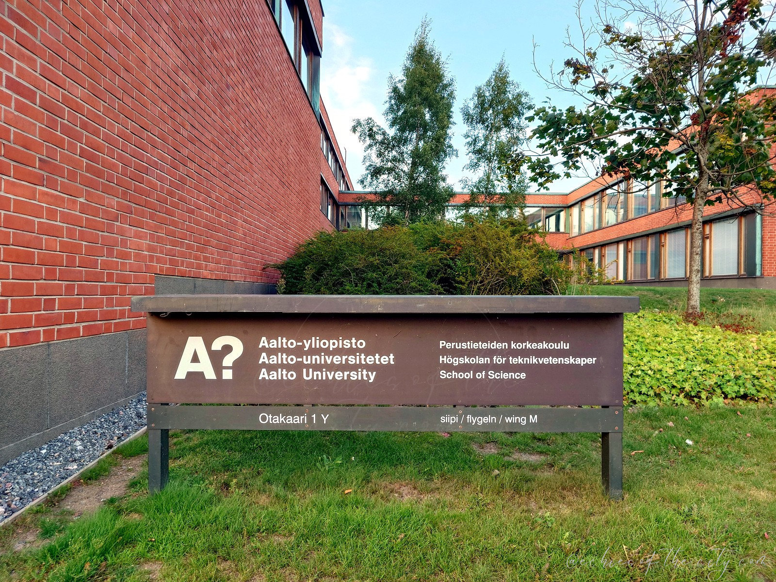 アアルト大学構内で見つけた「A?」のScience棟看板