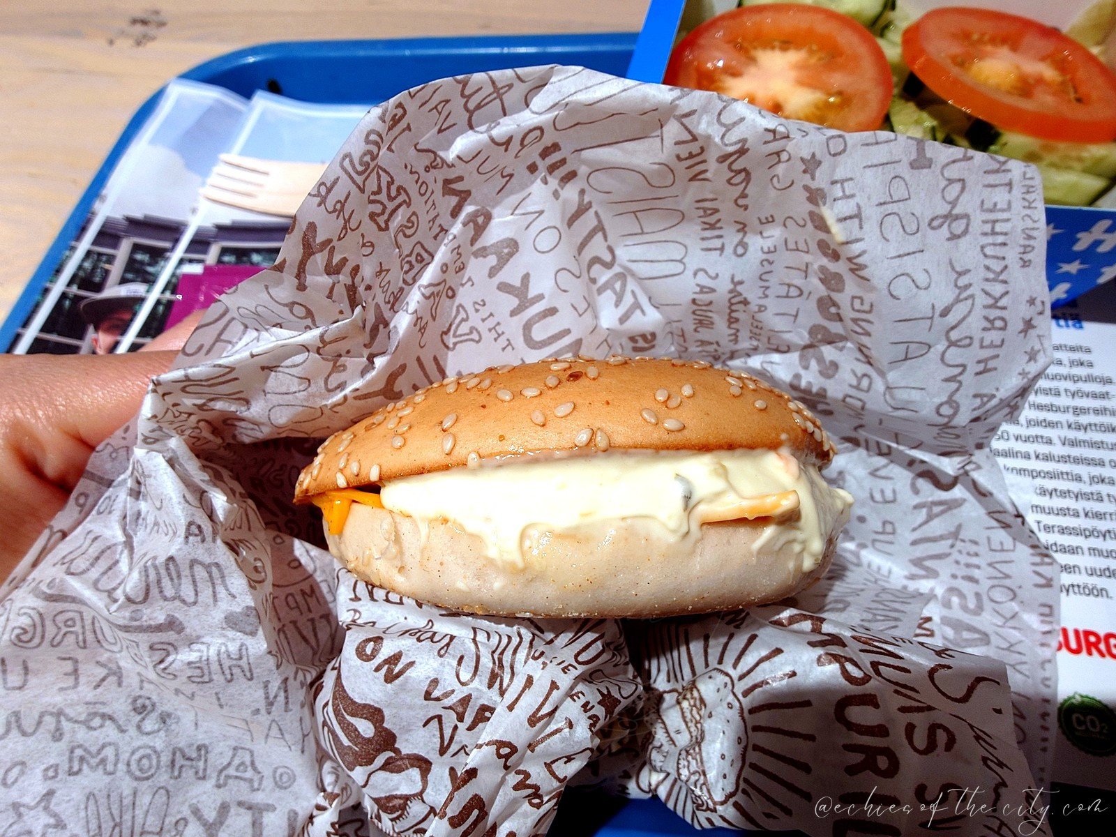 グルテンフリーバンズのチーズバーガー