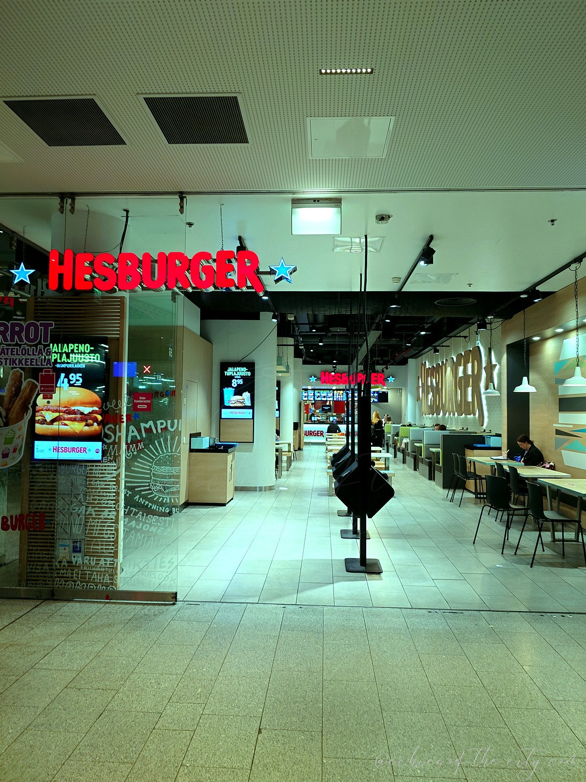 ハンバーガーチェーン「Hesburger」の店内